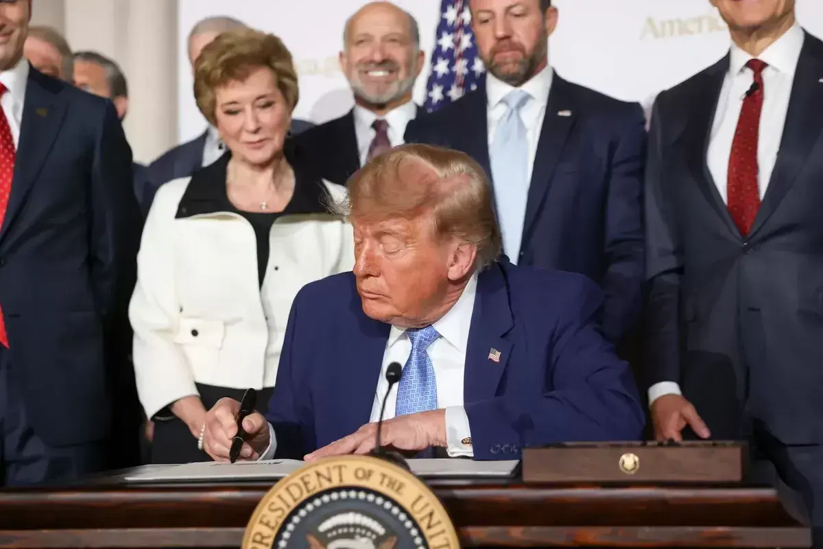 Donald Trump Sepakati Pengawasan Keamanan AI Bersama Eksekutif Teknologi Donald Trump Sepakati Pengawasan Keamanan AI Bersama Eksekutif Teknologi